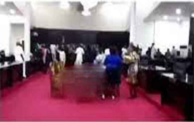 Tension as gunshots fill Imo State House of Assembly over suspension of lawmakers