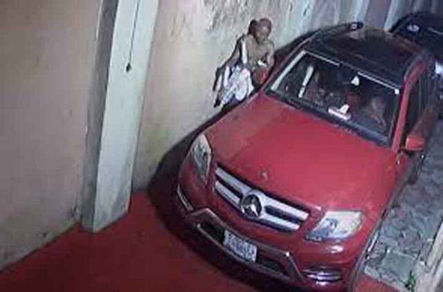 Notorious criminal who allegedly uses charms caught on camera breaking into cars in Warri