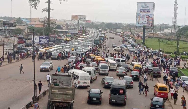 Gridlock on Lagos-Benin expressway as UNIBEN students protest fees hike