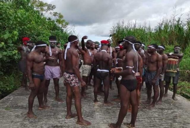 Bayelsa Youths step out in war regalia as they Protest against Oil Firm over Alleged neglect of their Community 