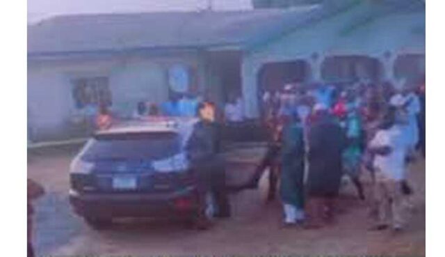 Just In: 8 kids reportedly found d*ad inside a locked car in Lagos