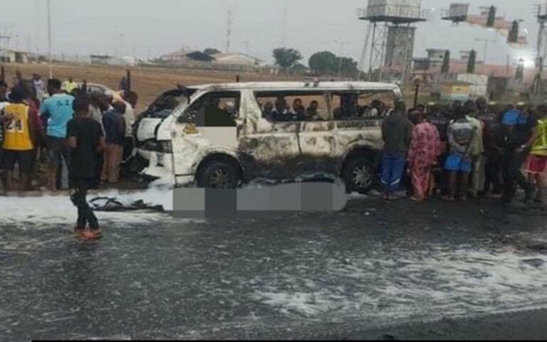 Black Sunday: 18 people, including a pregnant lady, d*e in an auto crash in Ilorin