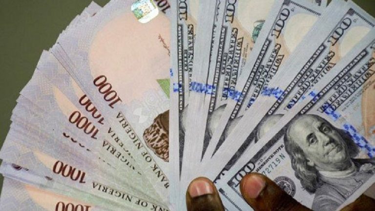 Naira slumps massively against dollar in response to CBN’s interest rate hike