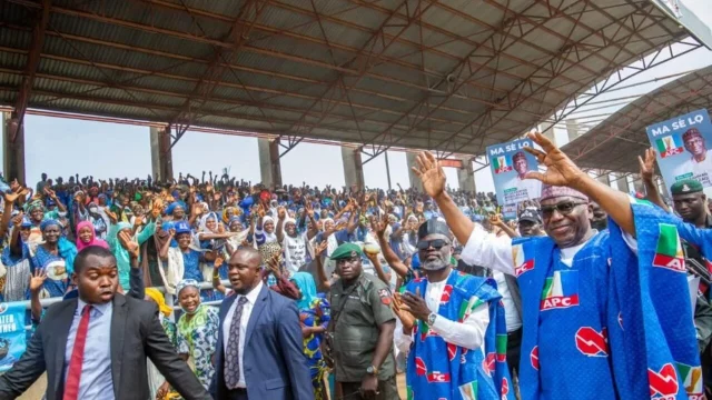 Thousands decamp to APC as rally $huts down Kwara State