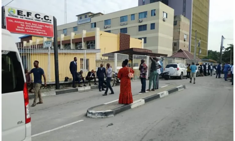 BREAKING: DSS storms Lagos EFCC office, blocks officials from accessing building