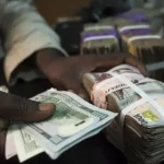 Naira slumps, exchanges at over N1,500 against dollar