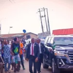 [VIDEO] ‘We’re hungry, we’re hungry’ - Lagos residents cry out as Tinubu’s long convoy passes through popular market