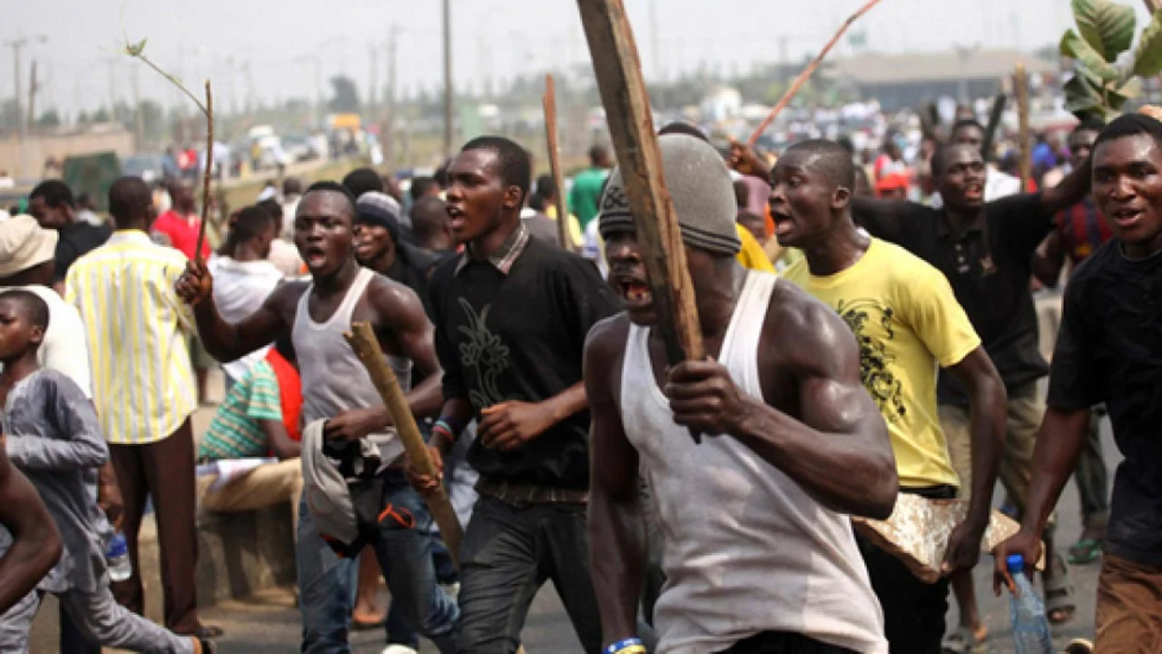 Hoodlums clash in Lagos, set market on fire