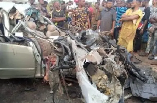 Many Feared Dead As Vehicle Crashes Into Anambra Market