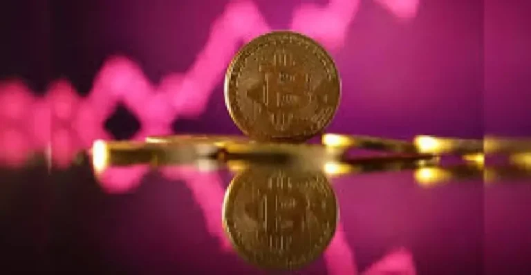 Bitcoin turns Crypto market pink, Investors flee to U.S. Dolla