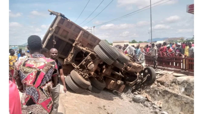 Tr@gedy in FCT as Truck Cr@sh into Motorists, K+lls 10 at Dutse-Bwari Junction
