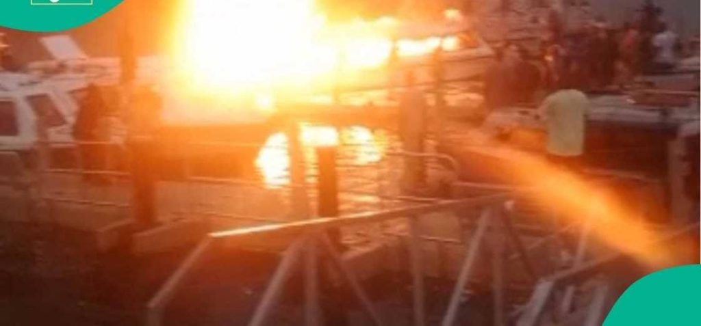 LagFerry Boat goes up in Fl@mes on Lagos Waterways, Passengers Inj¥red