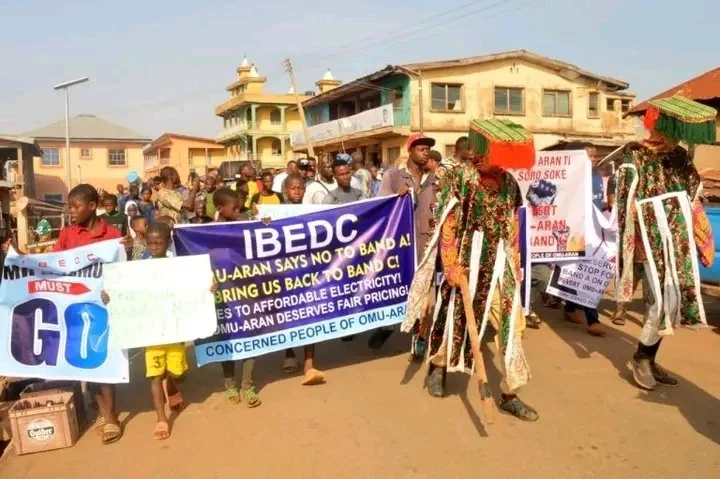 Masquerades Lead Protest in Omu-Aran, Kwara State Over Hike In Electricity Bills