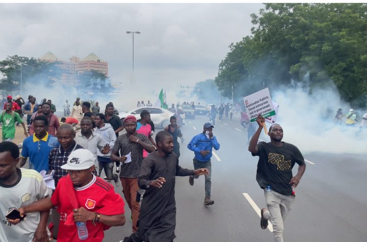 Emergency rule: Police fire teargas at protesters in Port Harcourt