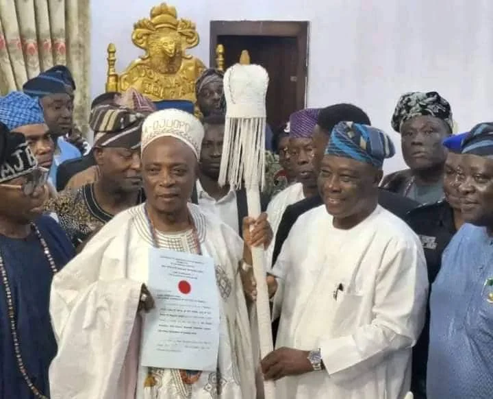 Olubadan: Makinde presents staff, certificate of office to Ladoja