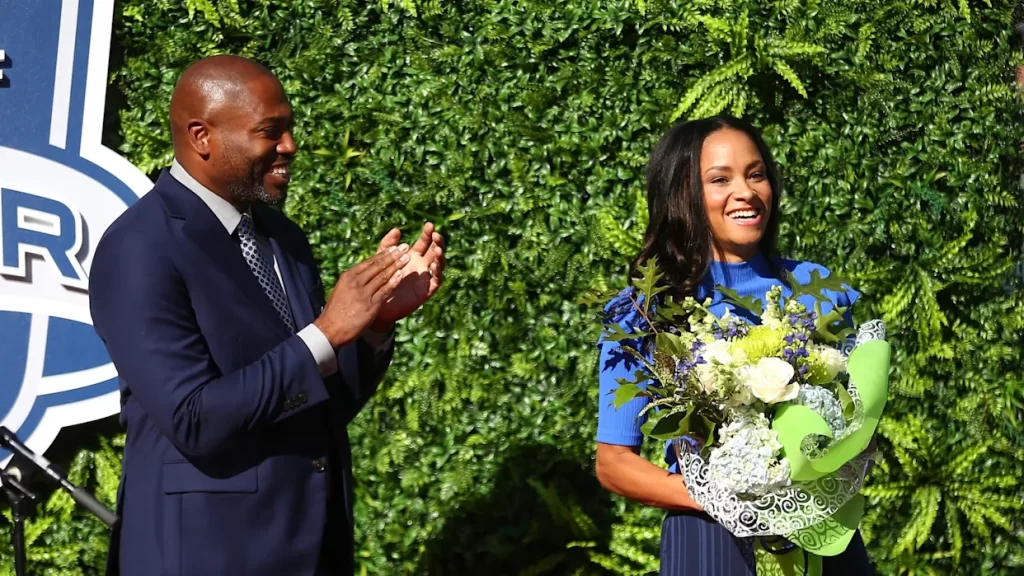 Former NFL MVP Shaun Alexander and Wife Valerie Expecting 14th Child