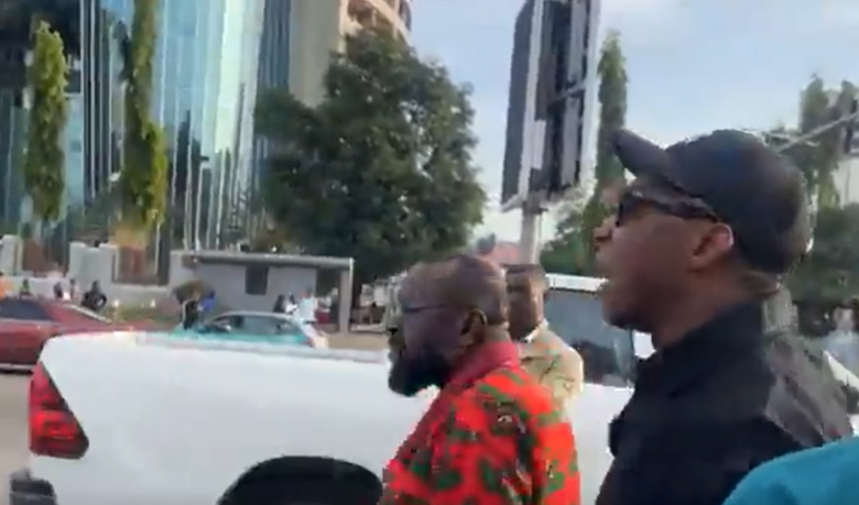 BREAKING: Nnamdi Kanu: Omoyele Sowore, others flee as security operatives fire shots, tear gas [VIDEO]