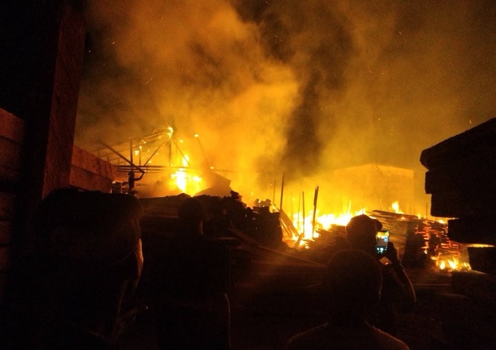 Late-night fire destroys timber market in Calabar