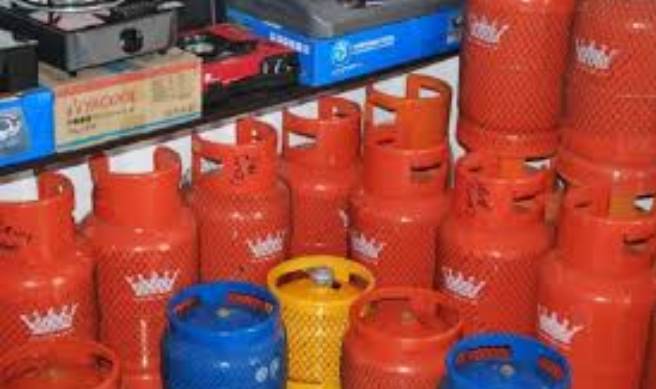 Kitchen Inflation: Nigerian Families Abandon Gas Cylinders for Firewood Amid ₦2,400/kg Spike