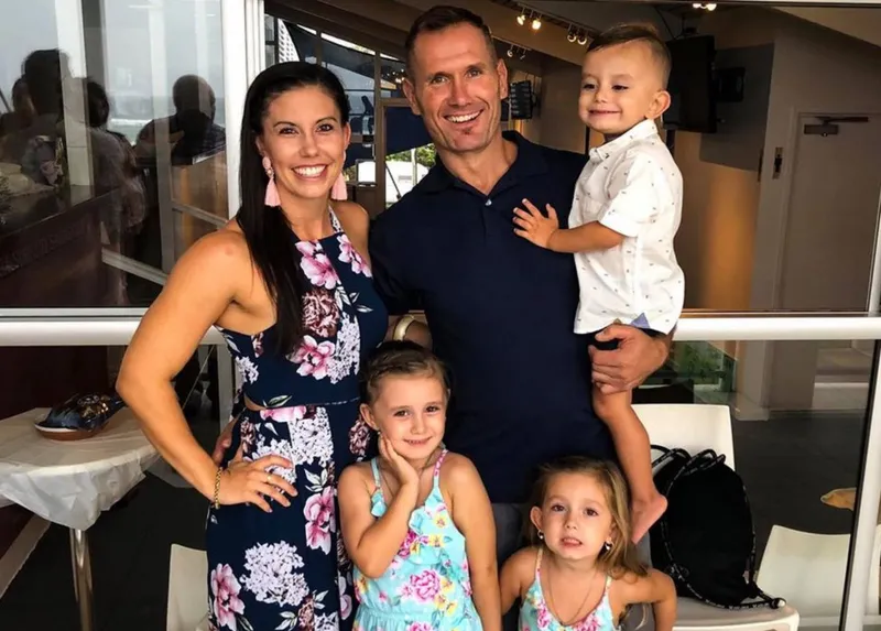 42-Year-Old Ex-Rugby Player Rowan Baxter, His 31-Year-Old Estranged Wife, And Their Three Children Aged 6, 4 And 3 D+ad After He Set Their Family Car Abl@ze
