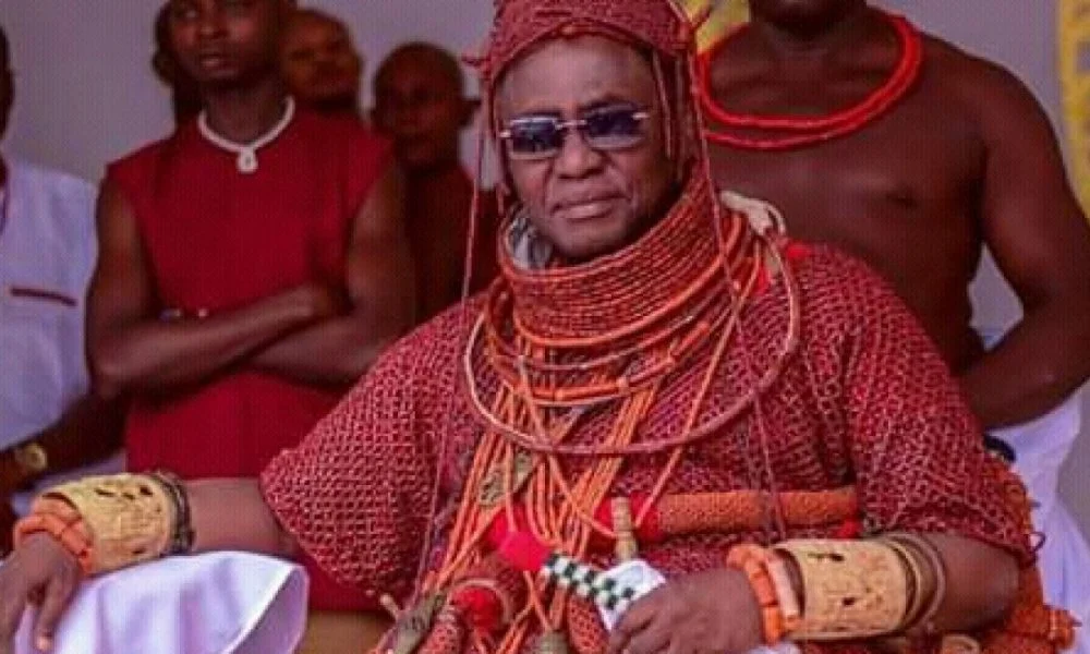 Oba of Benin suspends royal praise singers over performance at Igbinedion’s birthday